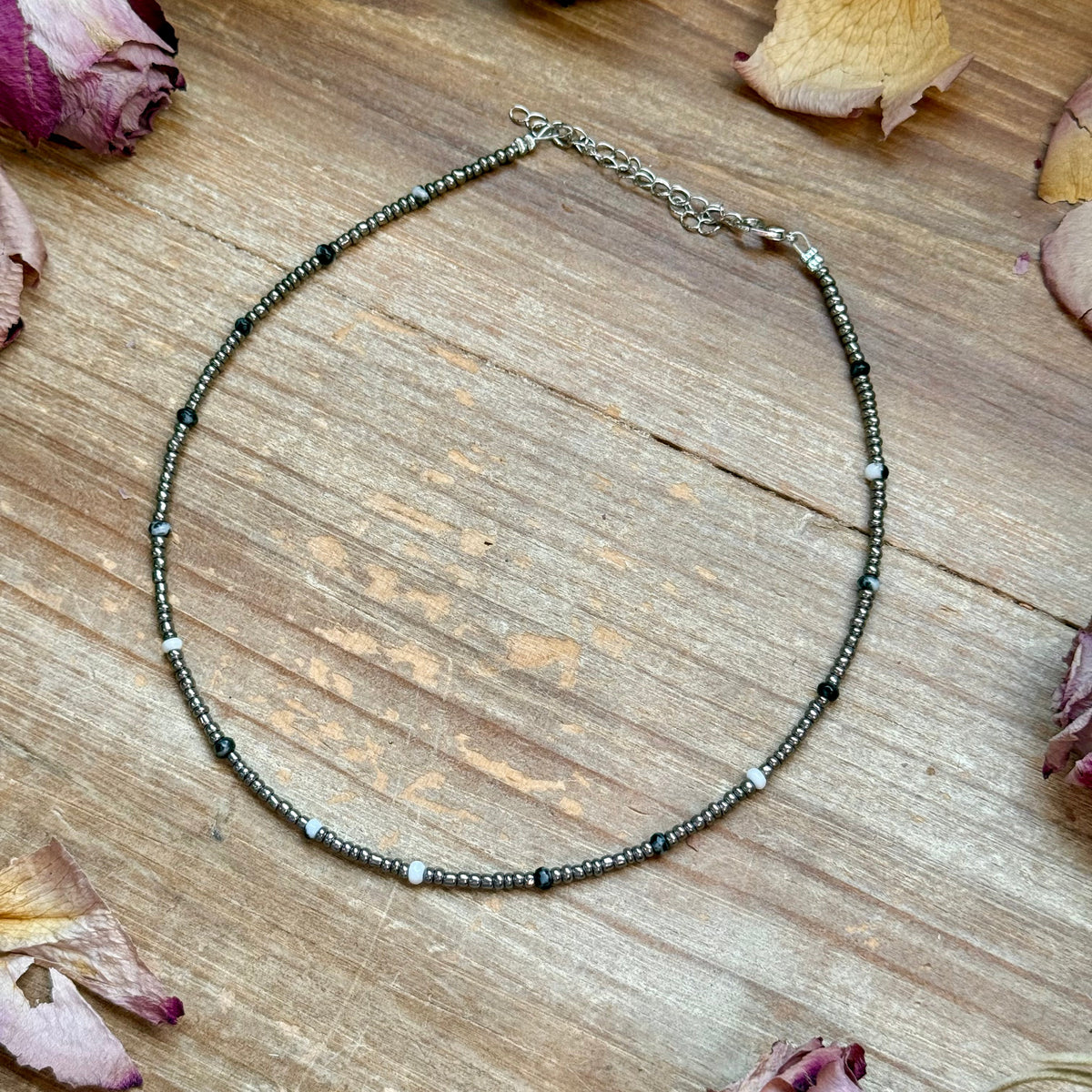 Magnesite Glass Seed Bead Choker -DS
