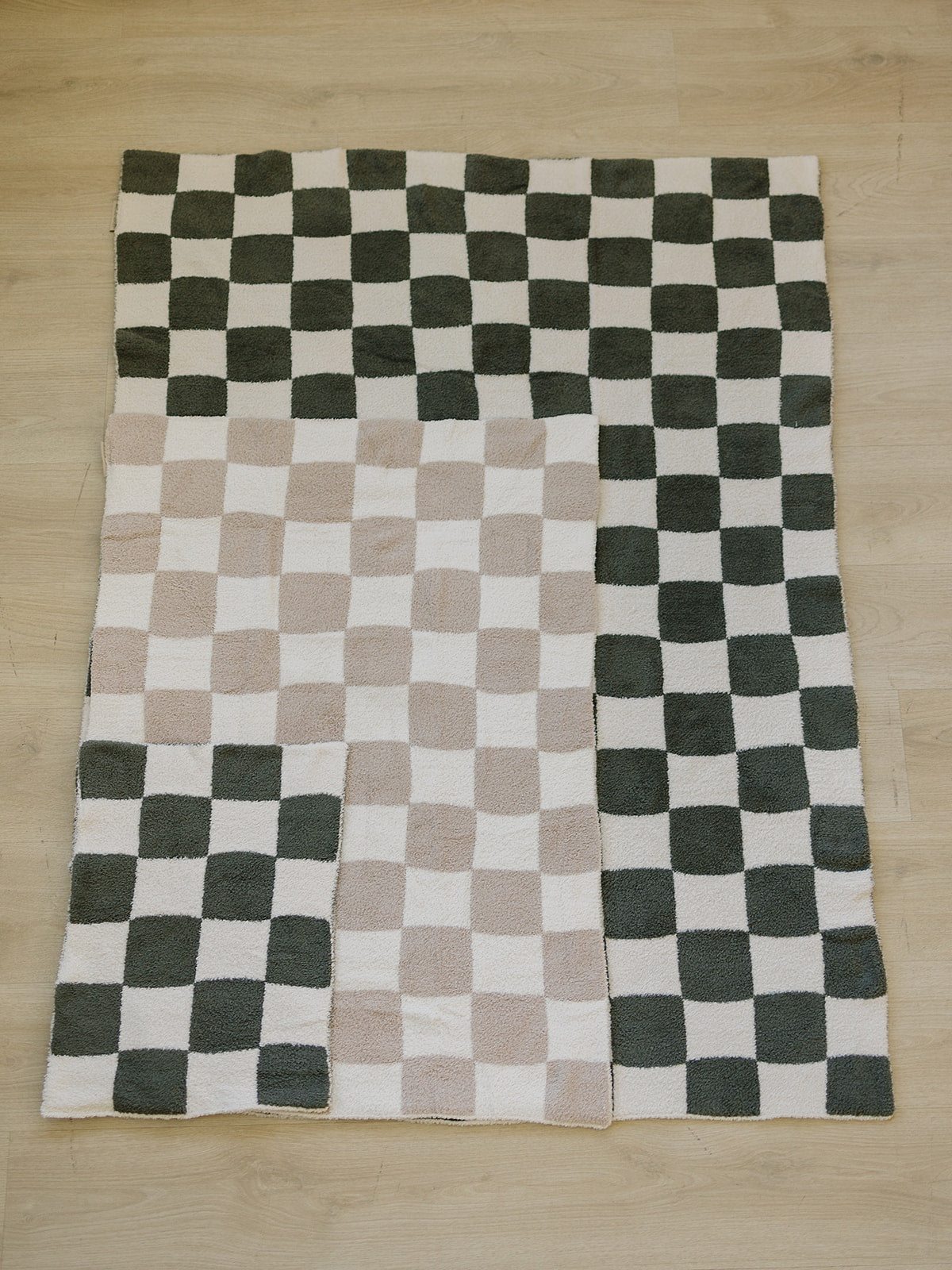 DS-Green Checkered Plush Blanket