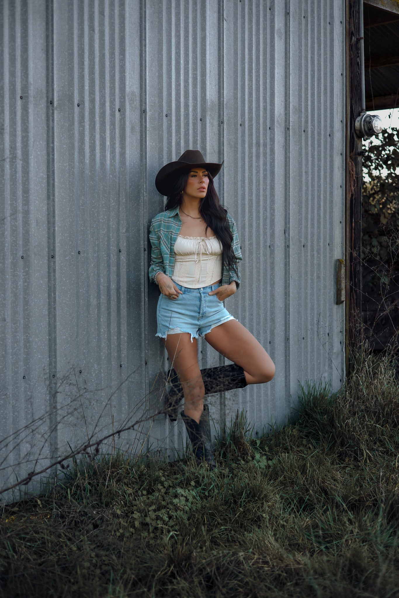 Saylor Distressed Denim Shorts - Light Wash -DS