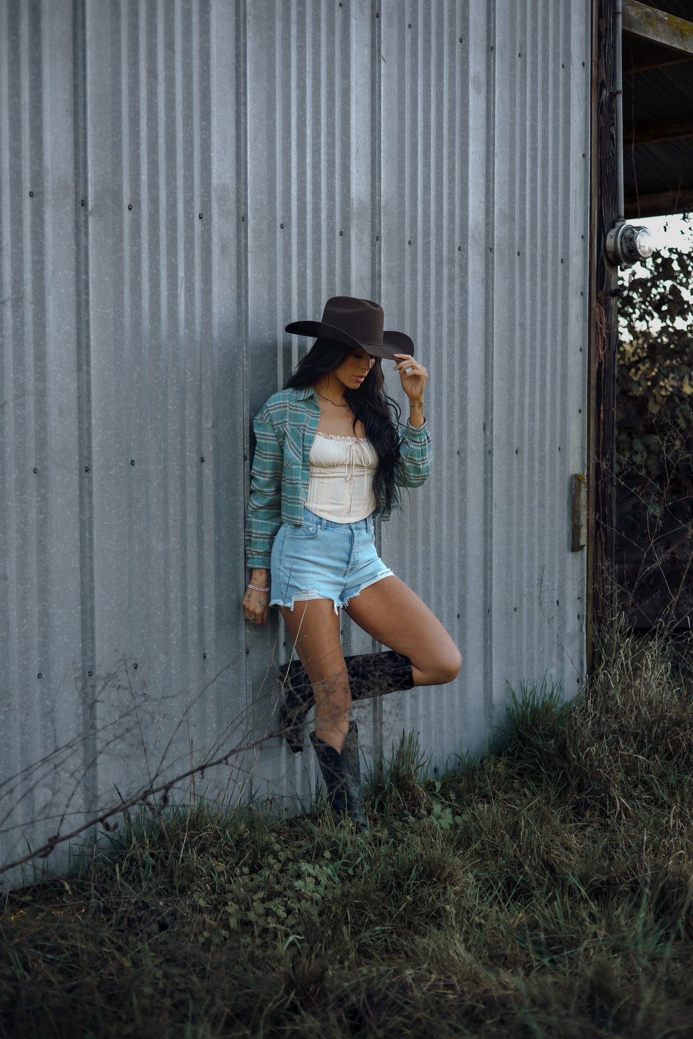 Saylor Distressed Denim Shorts - Light Wash -DS
