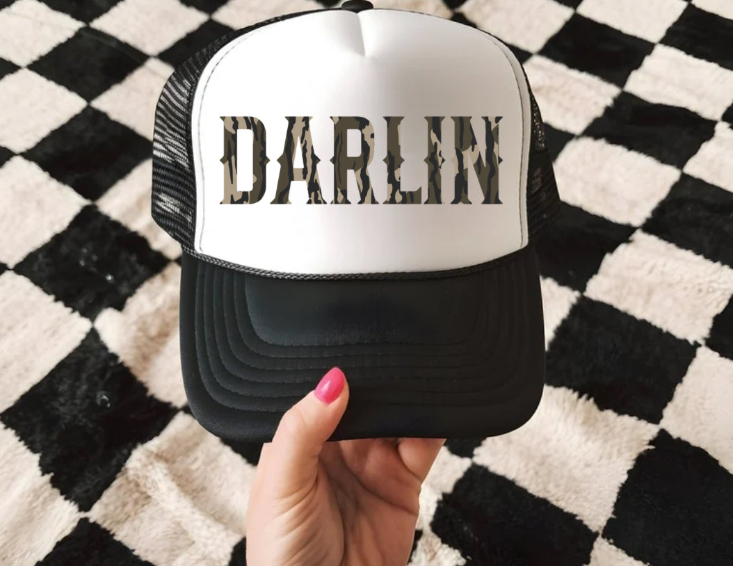 CAMO DARLIN TRUCKER HAT -DS