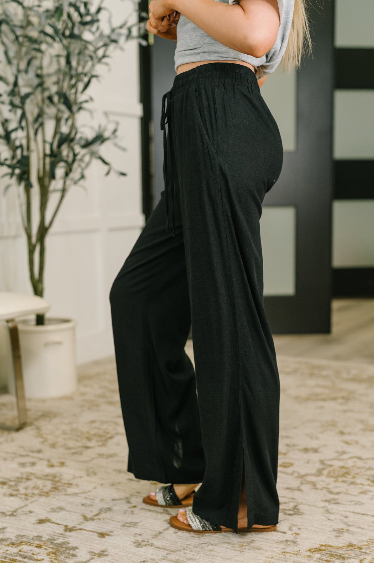 Essential Feeling Straight Leg Lounge Pants in Light in Black -DS