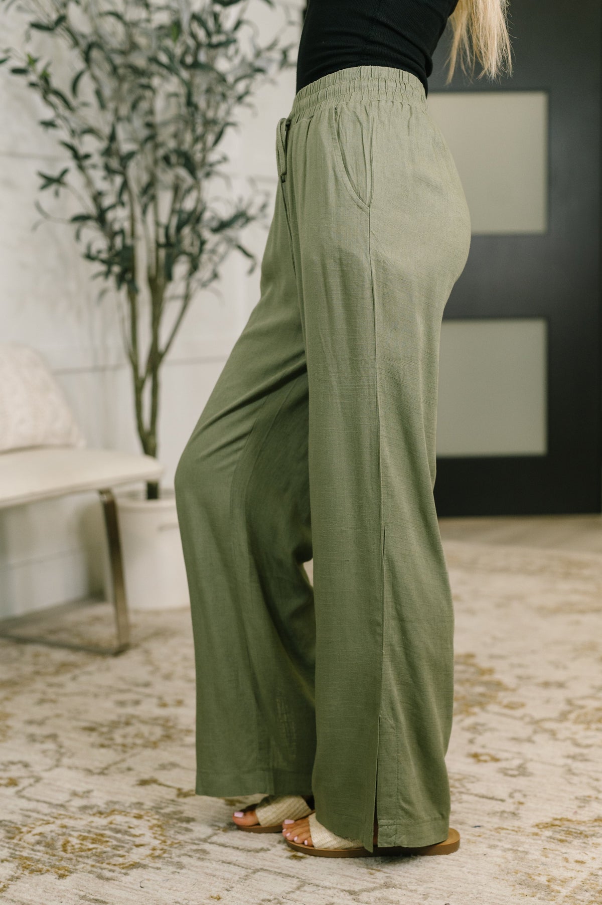 Essential Feeling Straight Leg Lounge Pants in Light in Olive -DS