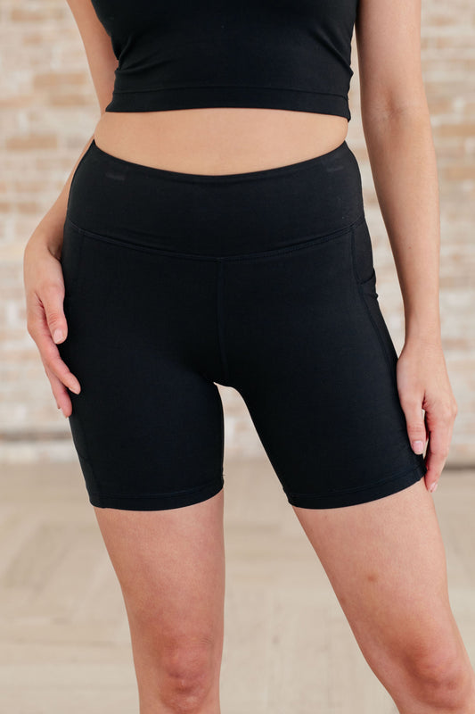 Getting Active Biker Shorts in Black -DS