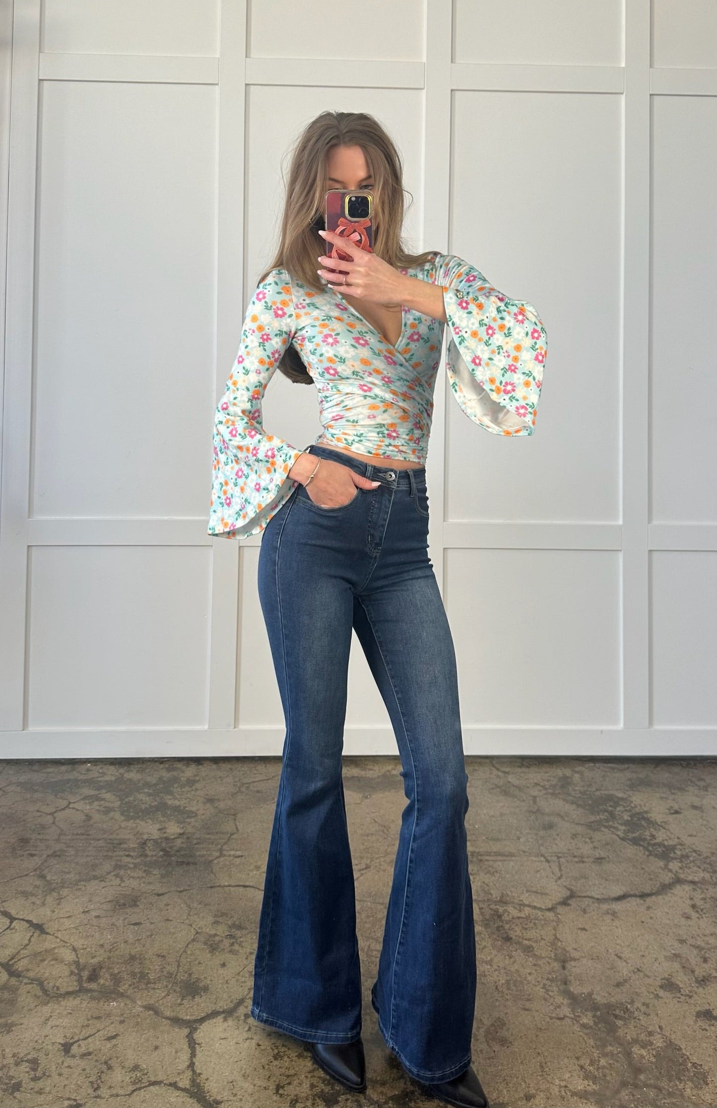 Fiona High Waisted Bell Bottom Flare Jeans - Medium Wash Denim (SIZE UP) -DS