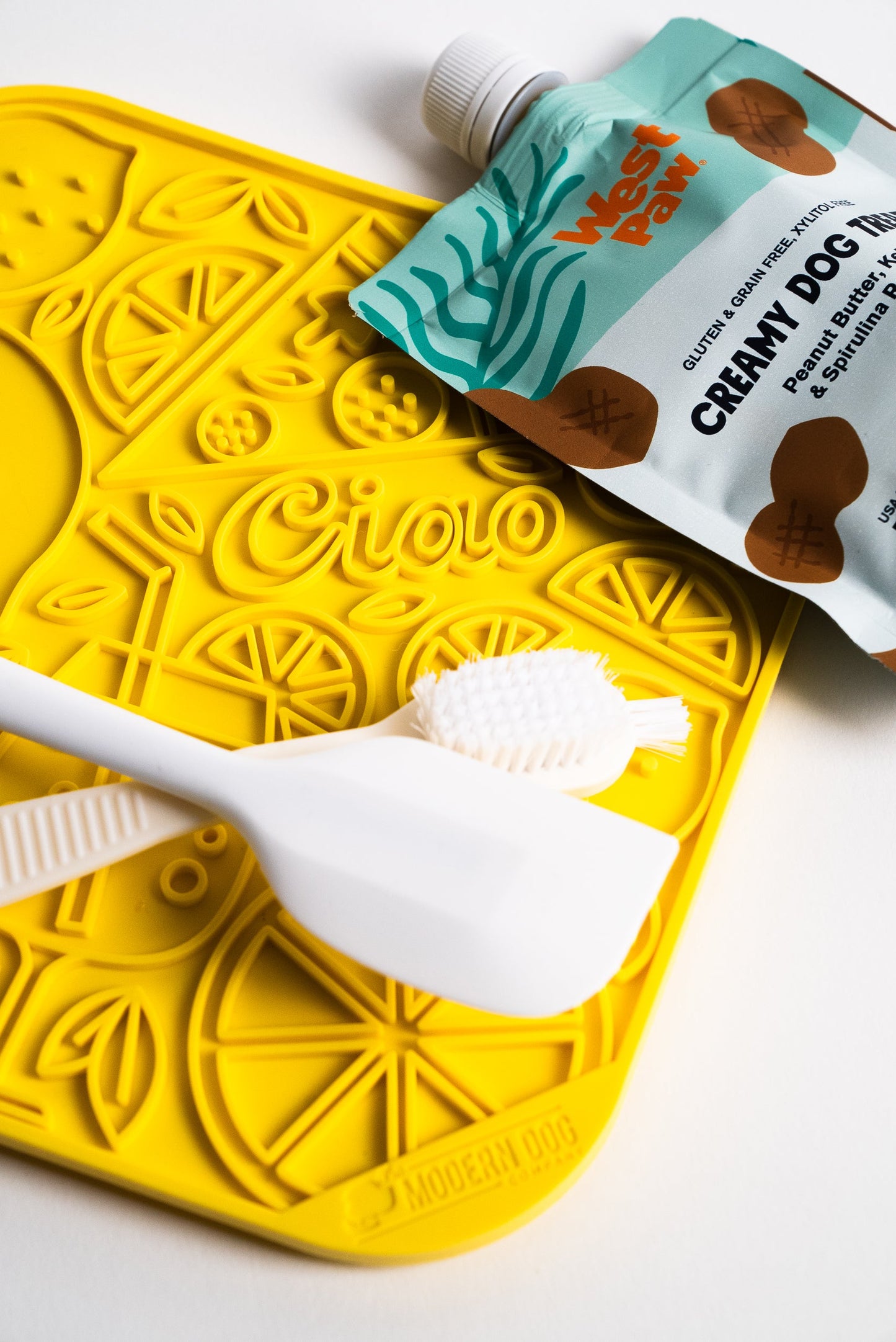 The Modern Dog Co. - Limoncello Lick Mat -DS