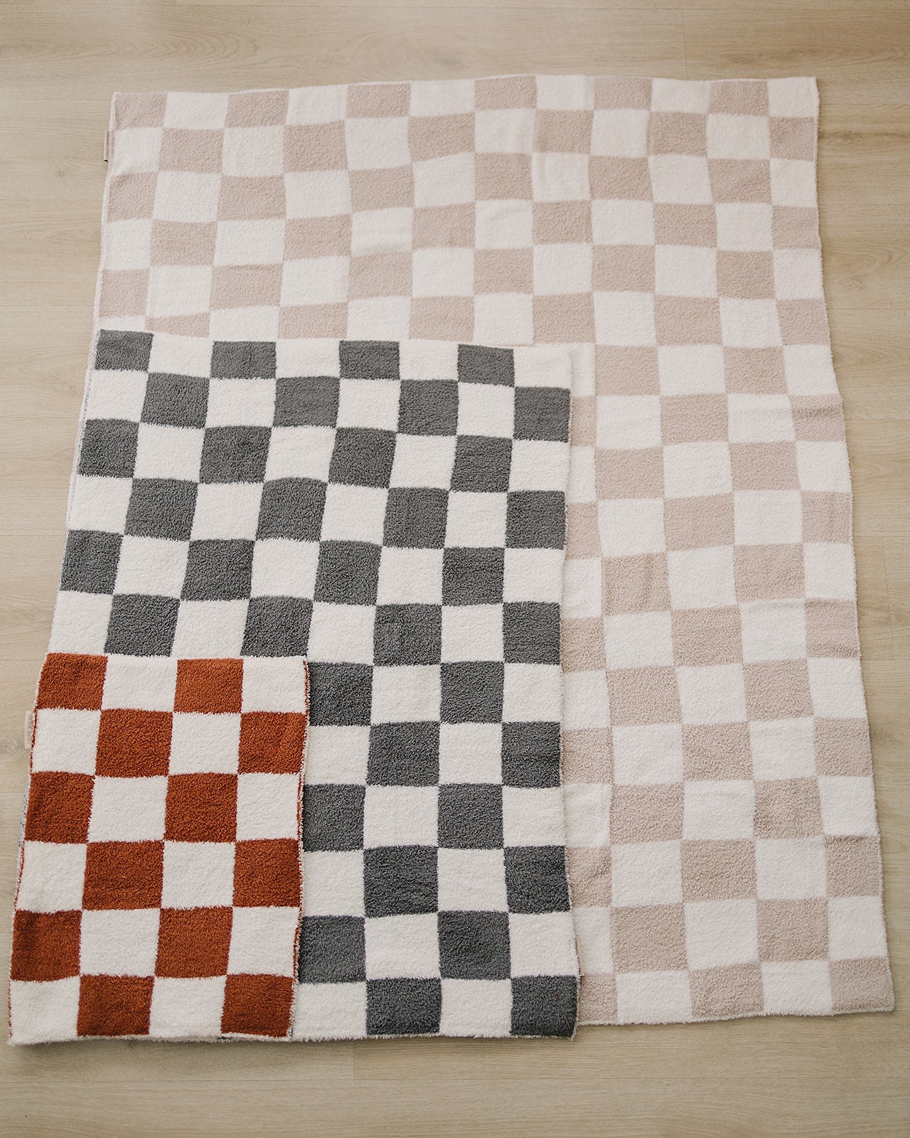 DS- Charcoal Checkered Plush Blanket